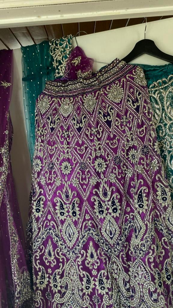 Lot Indische kledij - Feestkleding verhuur stopzetting, Ophalen of Verzenden, Gedragen, Overige thema's, Kleding