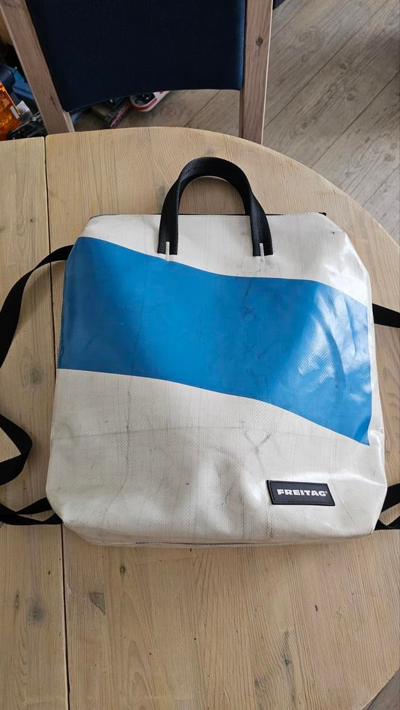 ZGAN FREITAG F201 PETE WIT/BLAUW €140, Sieraden, Tassen en Uiterlijk, Tassen | Rugtassen, Zo goed als nieuw, Overige merken, Ophalen