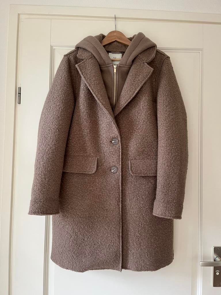 Inna Bouclé jas Nukus mt L Nieuw!, Kleding | Dames, Jassen | Winter, Ophalen of Verzenden, Nieuw, Maat 42/44 (L), Bruin