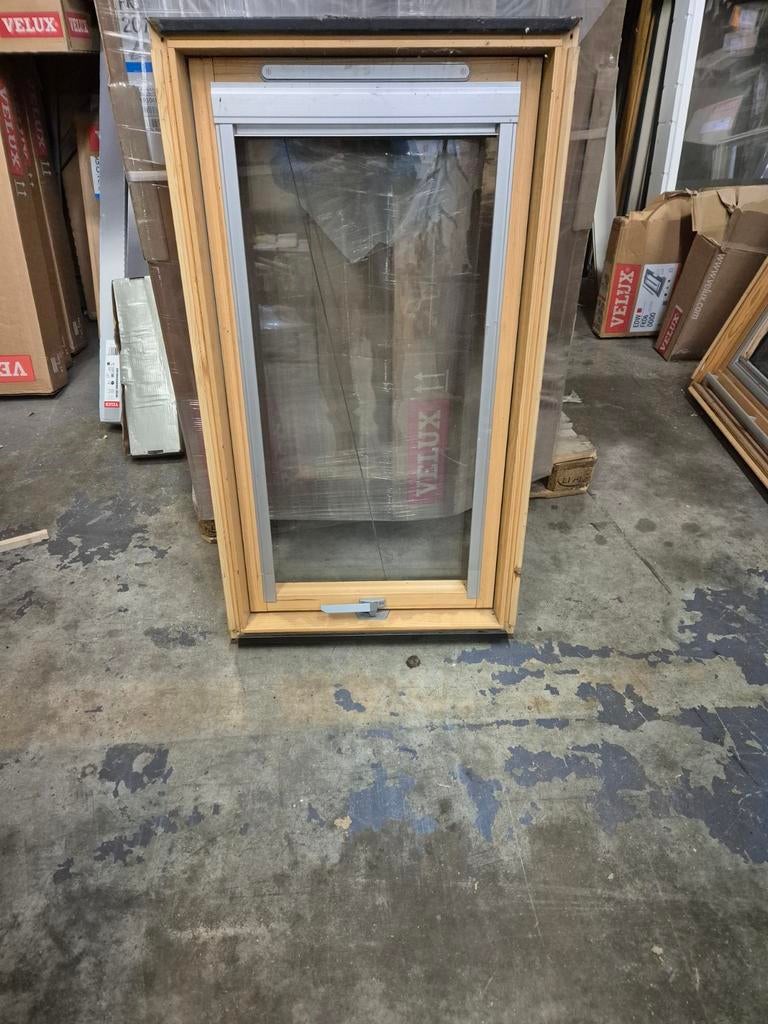 Velux dakraam B merk 66x118 incl nieuwe gootstukken p, Minder dan 80 cm, Nieuw, Ophalen of Verzenden, Dubbelglas