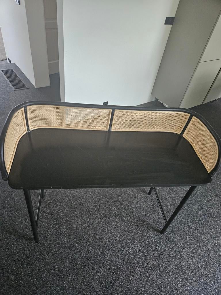 Stijlvolle sidetable met rieten details, Ophalen, Eenpersoons, Hout, Zo goed als nieuw