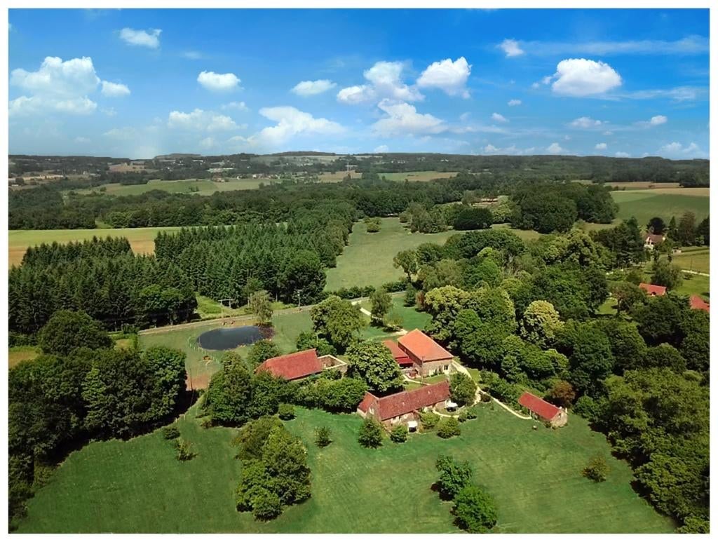 Kleine & superfijne camping met zwembad in de Dordogne, Vakantie, Campings, Open haard, In bergen of heuvels, Landelijk