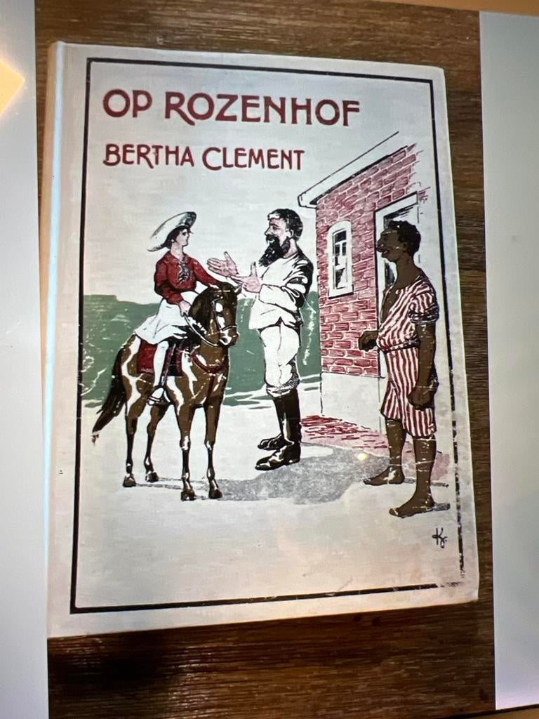 Op Rozenhof - Bertha Clement, Jeugdboek, Boeken, Ophalen of Verzenden, Gelezen, Fictie algemeen