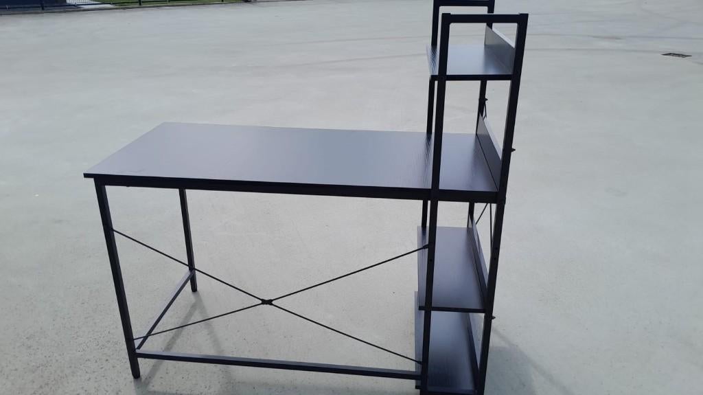 Op = Op! Stevig en stijlvol bureau - Zwart – €60, Ophalen, Nieuw, Bureau