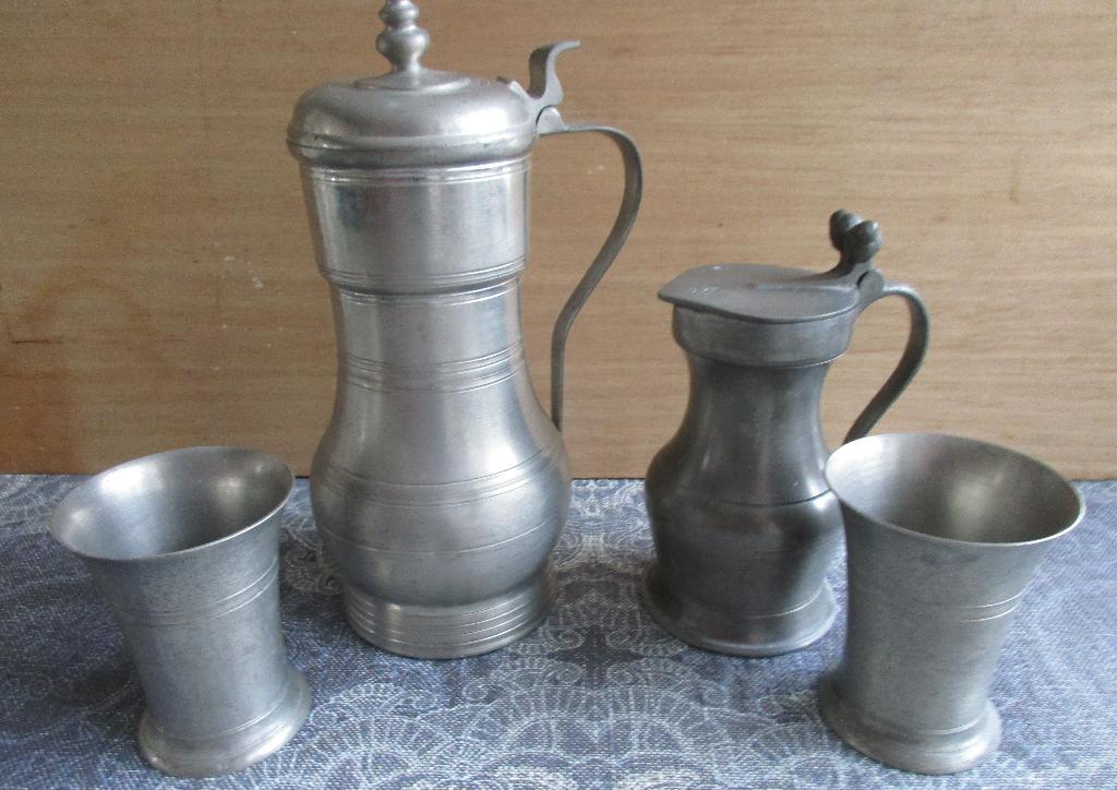 2 mooie oude tinnen kannen en 3 bekers + vaasje, Antiek en Kunst, Antiek | Tin, Ophalen of Verzenden