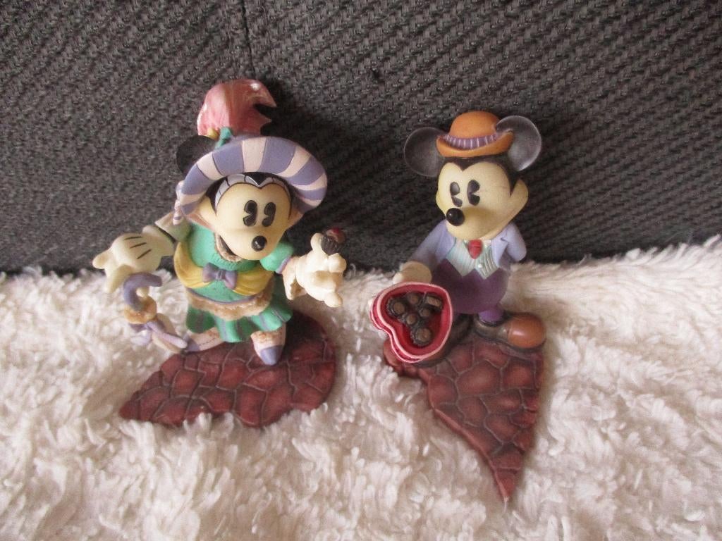 2 beeldjes mickey/Minnie Mouse Enesco, Verzamelen, Disney, Ophalen of Verzenden, Mickey Mouse, Zo goed als nieuw, Beeldje of Figuurtje