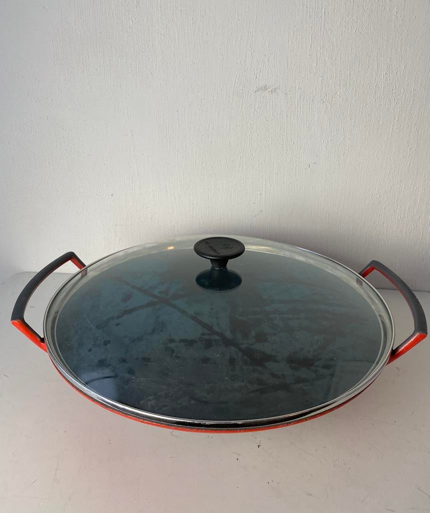 Le Creuset rood gietijzeren wok/pan (36 cm) met deksel, Huis en Inrichting, Keuken | Potten en Pannen, Gebruikt, Gietijzer, Frankrijk