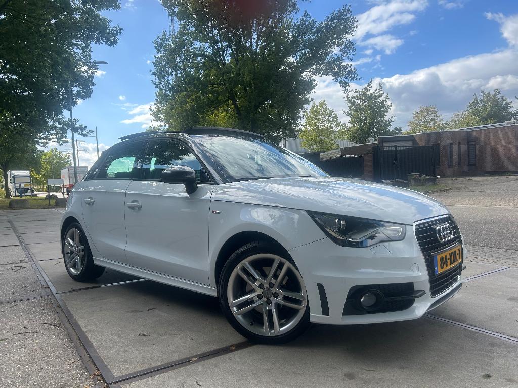 Te koop Audi A1 Sportback S-line, Auto's, Audi, Voorwielaandrijving, Euro 5, A1, Zwart