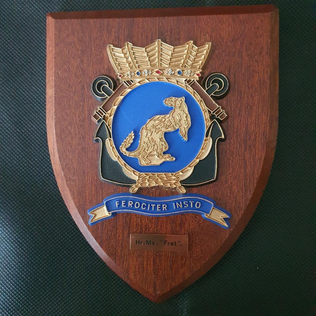 Wapenschildje Hr. Ms. Fret, Verzamelen, Verzenden, Marine, Nederland, Embleem of Badge