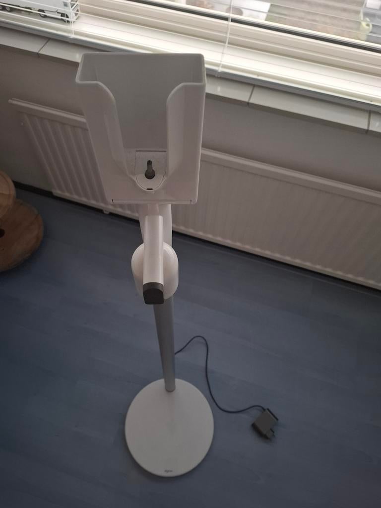 Floor dok  V11 Dyson incl originele lader, Ophalen, Zo goed als nieuw