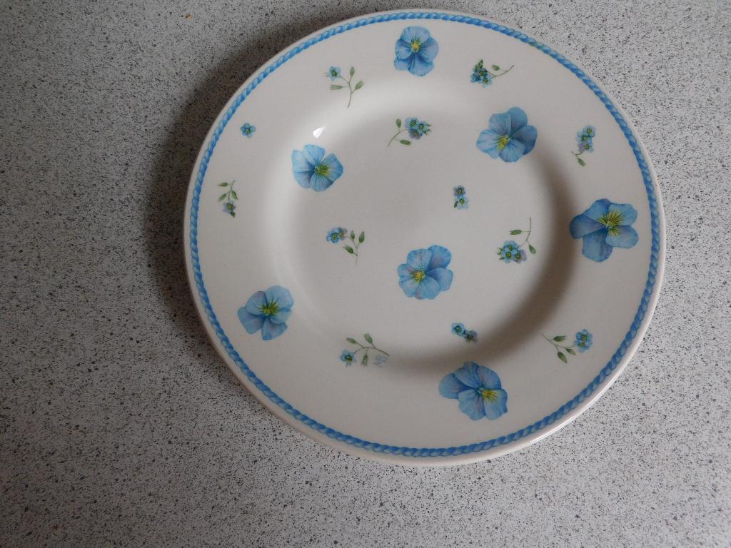 Bord 21,5 cm. Forget me Not Libelle by Marjolein Bastin, Ophalen of Verzenden, Zo goed als nieuw, Bord(en), Overige stijlen