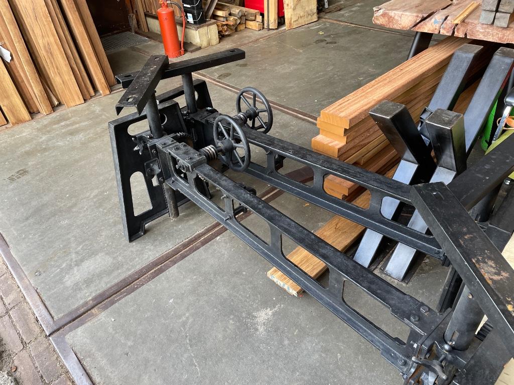 Gietijzeren onderstel hoog laag tafelpoten ook matrix, Ophalen