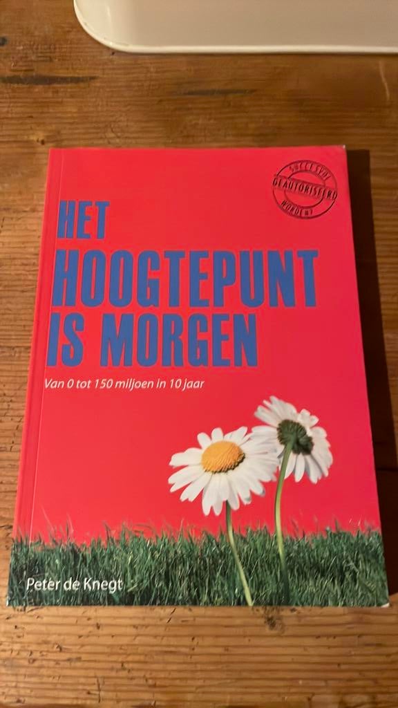 Peter de Knegt - Het hoogtepunt is morgen, Ophalen of Verzenden, Zo goed als nieuw, Peter de Knegt
