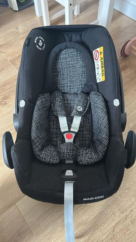Maxi Cosi met verkleiner, Autogordel, Ophalen of Verzenden, Zo goed als nieuw, 0 t/m 13 kg