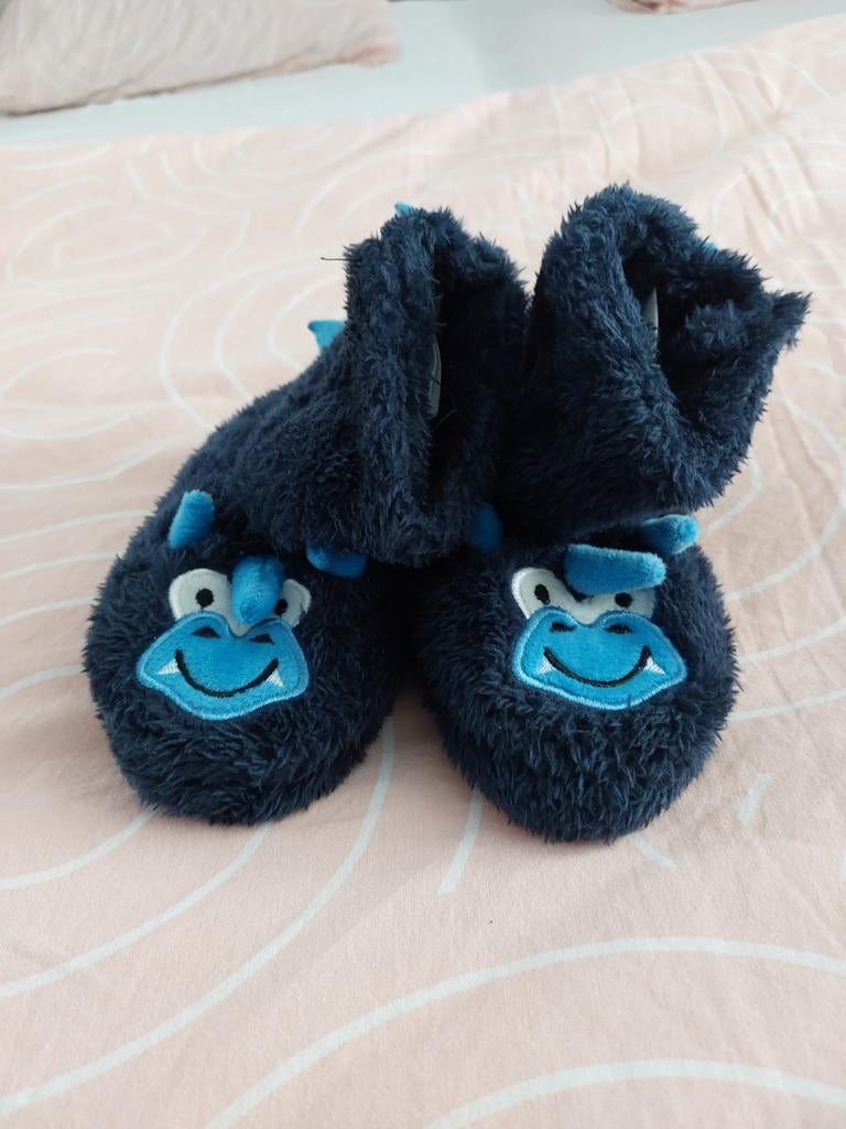 Leuke winter slofjes maat 25, Ophalen, Zo goed als nieuw, Jongetje of Meisje, Slofjes
