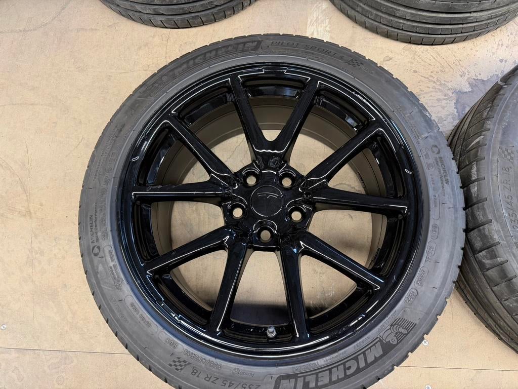 ☀️18 inch origineel Tesla model 3 Aero velgen met banden, 18 inch, Gebruikt, Banden en Velgen, Ophalen of Verzenden