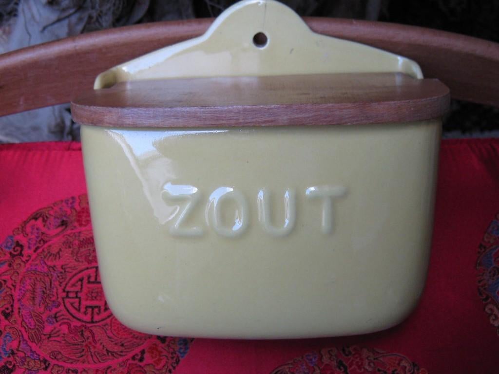 Keramiek zoutbak geel of zoutpot met houten deksel, Verzenden