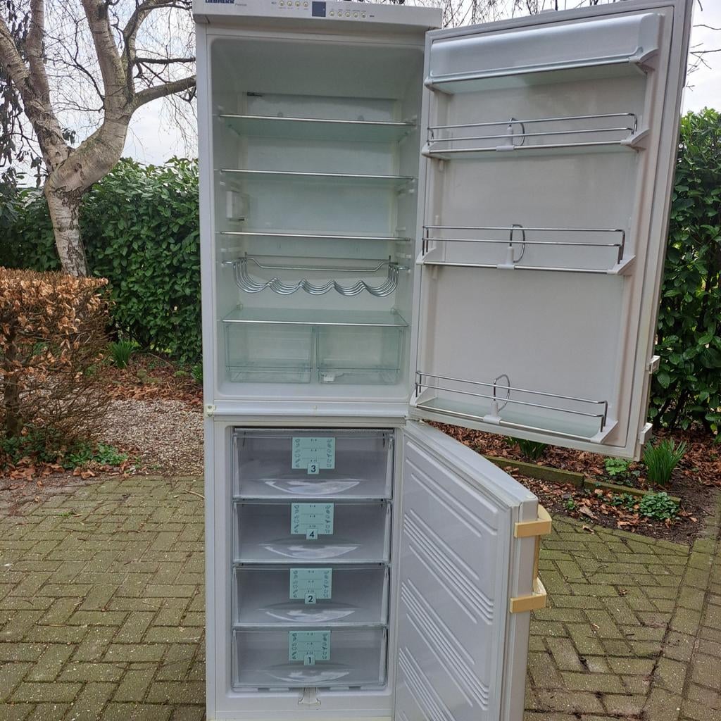 GROTE LIEBHERR KOEL/VRIEZER 200cm a 175,00. Of AMERIKAANSE?, Ophalen, 200 liter of meer, 60 cm of meer, Met aparte vriezer