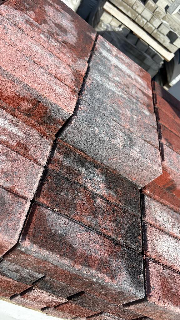 Dikformaat rood zwart 21x7, Tuin en Terras, Tegels en Klinkers, Zo goed als nieuw, Klinkers, Beton, 10 m² of meer, Ophalen of Verzenden