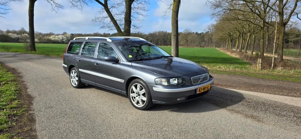 Volvo V70 Titanium 2.5t AWD youngtimer Garantie!, 1800 kg, Zwart, 2521 cc, Handgeschakeld