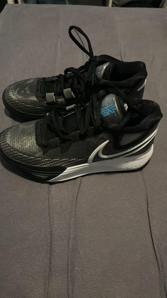 Nike Kyrie Flytrap V - Maat 38, Ophalen, Nike, Zo goed als nieuw, Sportschoenen