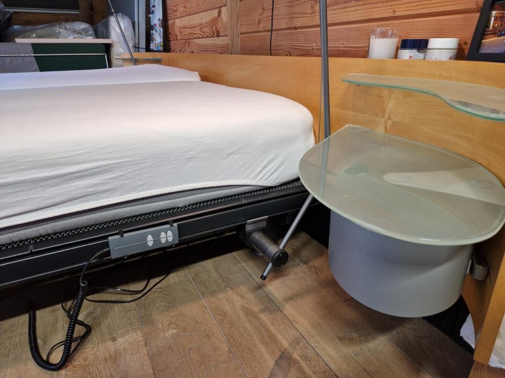 Auping Royaal met matrassen en achterwand 210x180, Ophalen, Gebruikt, Tweepersoons