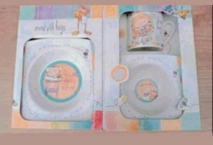 Group hug born to shop 3 delig Kinder porselein, Ophalen, Zo goed als nieuw