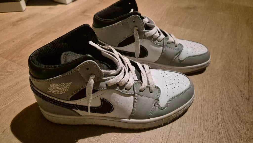 Nike Air Jordan 1 Mid - Lichtgrijs - Maat 39, Wit, Ophalen of Verzenden, Sneakers of Gympen, Gedragen