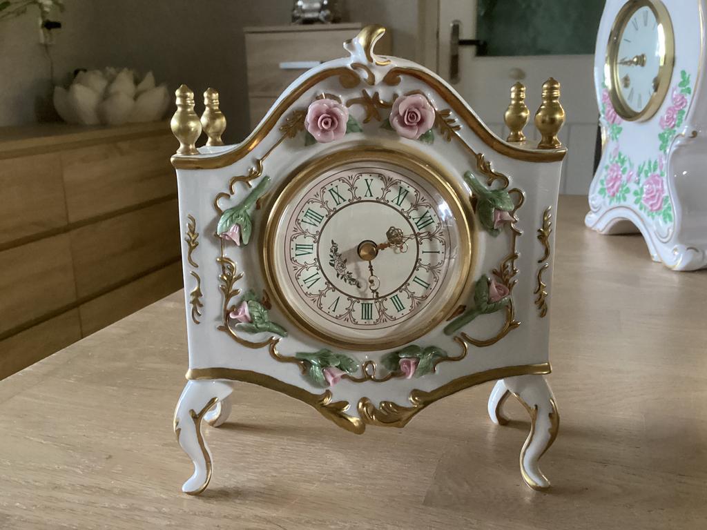 Porseleinen klok, Ophalen of Verzenden, Zo goed als nieuw, Porselein