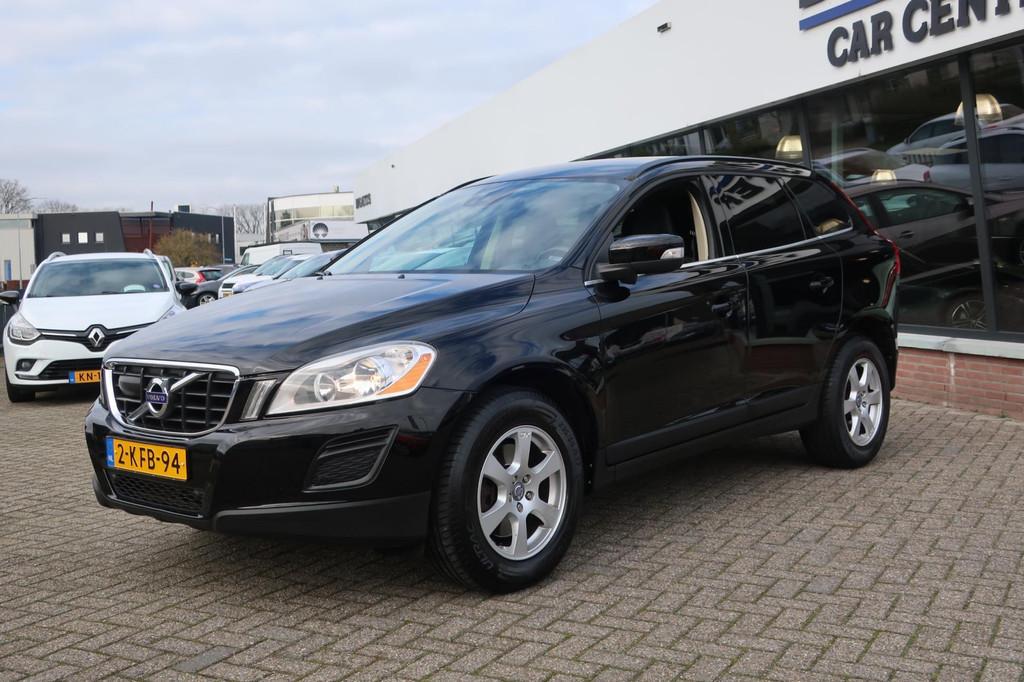 Volvo XC60 2.0 D3 Momentum LED_ADAP-CRUIS_BLIZ_PDC V+A_LIJNA, Euro 5, Gebruikt, Zwart, 1984 cc