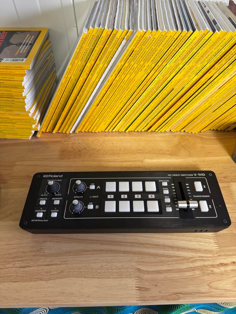 Roland V-1HD HD Video Switcher, Ophalen of Verzenden, Gebruikt, Video