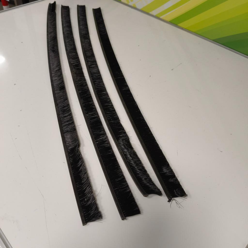 Deurborstel - Stripborstel  -Tochtstrip  4 stuks, Minder dan 4 cm, Overige materialen, Nieuw, Ophalen of Verzenden