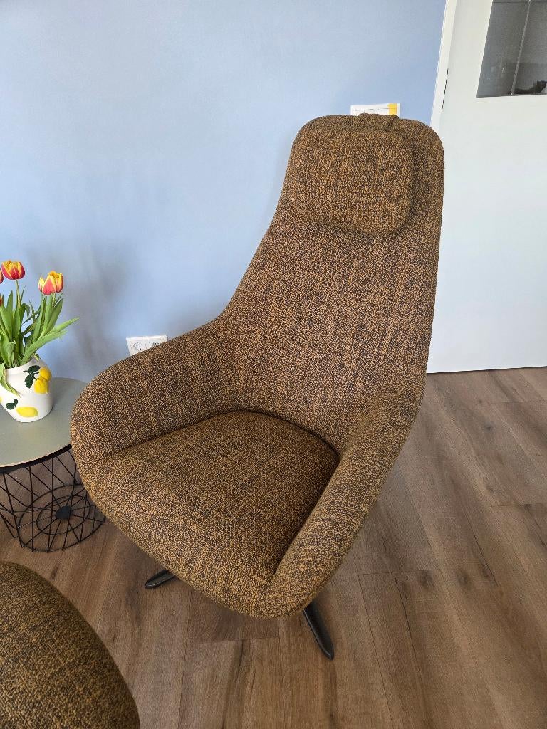 Fauteuil met poef, ongeveer half jaar oud, Ophalen, 75 tot 100 cm, Zo goed als nieuw, Stof