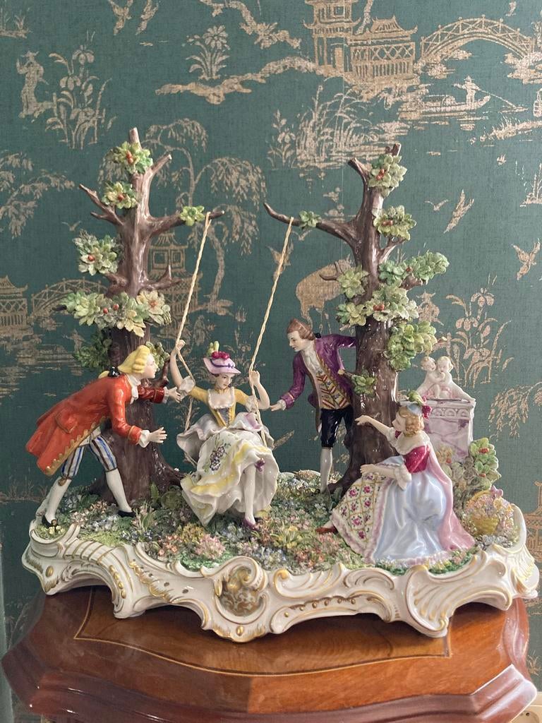 Zeldzame sitzendorf saksisch porselein beeld schommelgroep, Antiek en Kunst, Antiek | Porselein, Ophalen