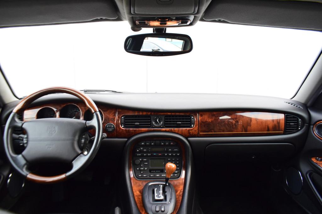 Jaguar XJ 3.2 V8 Executive Automaat (bj 2002), Automaat, Achterwielaandrijving, Gebruikt, Bedrijf