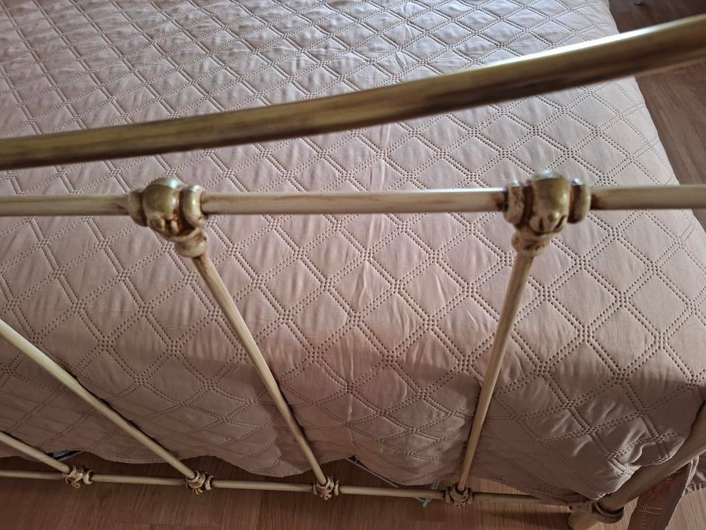 Frans spijlenbed. Kleur creme/goud., Antiek en Kunst, Antiek | Meubels | Bedden, Ophalen