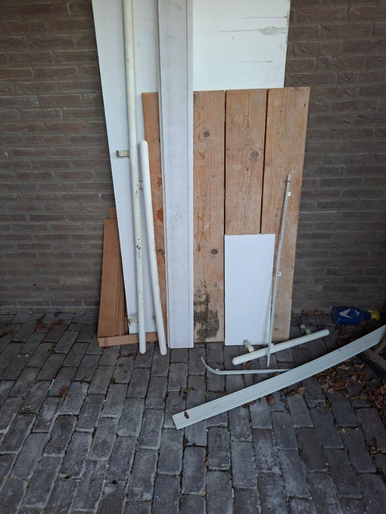 Gratis pallets en kachelhout, Minder dan 3 m³, Ophalen, Blokken
