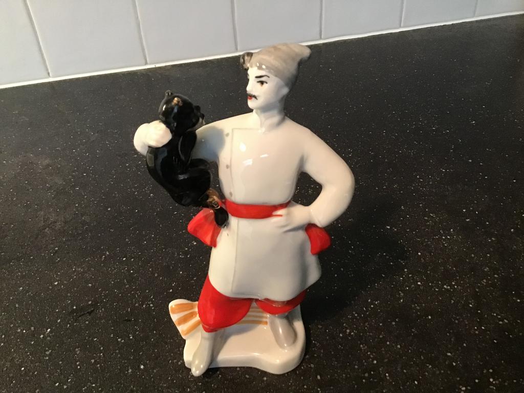 Vintage porseleinen beeldje Vakula met duivel Kiev, Ophalen of Verzenden, Zo goed als nieuw, Mens