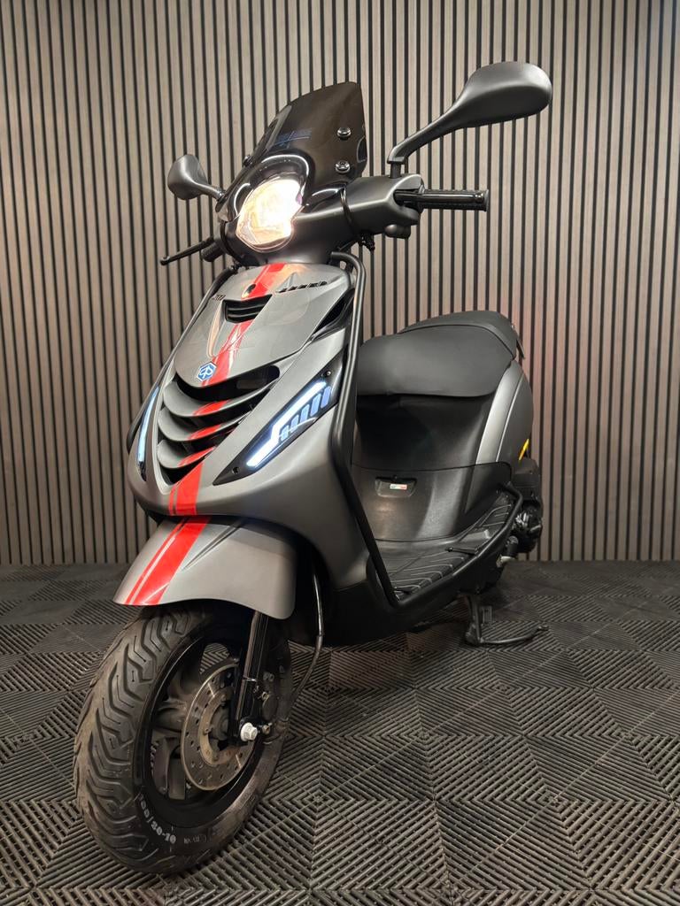 PIAGGIO ZIP BROM 2016 4T 2V (1e eig) FULL OPTION MAT GRIJS, Fietsen en Brommers, Scooters | Piaggio, Maximaal 45 km/u, Zip, Ophalen of Verzenden