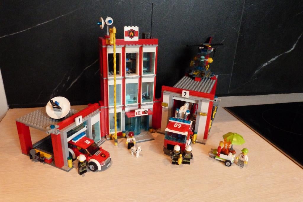 LEGO City Brandweerkazerne - 60110, Ophalen of Verzenden, Zo goed als nieuw, Losse stenen, Lego