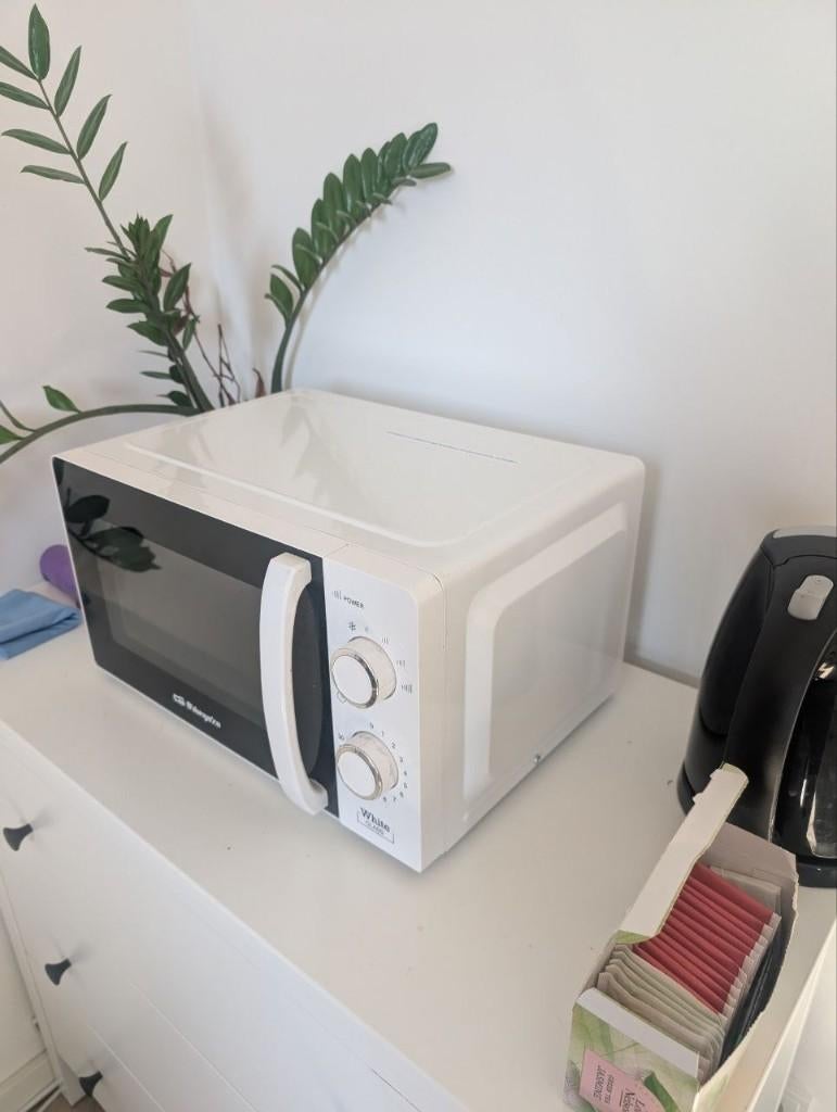 Orbegozo Microwave (White Class) – Great Condition!, Witgoed en Apparatuur, Magnetrons, Ophalen of Verzenden, Draaiplateau, Magnetron