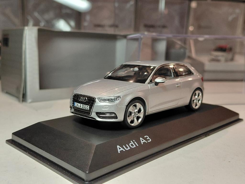 Audi A3 mk3 (8V) 3p 2012-2016 Eissilber 1/43 Schuco, Ophalen of Verzenden, Zo goed als nieuw, Auto, Schuco