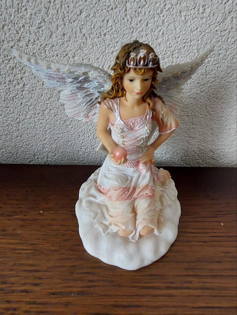 Leonardo Collection Engel van de Liefde beeldje, Verzamelen, Beelden en Beeldjes, Ophalen of Verzenden, Zo goed als nieuw
