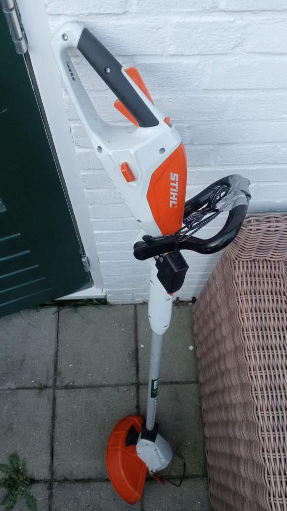 Stihl grastrimmer met accu en oplader, Ophalen