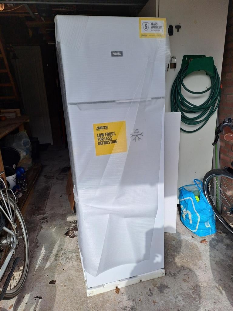 Zanussi ZTAN 28 FWO koel-vries combinatie, Ophalen, 200 liter of meer, Met aparte vriezer, Nieuw