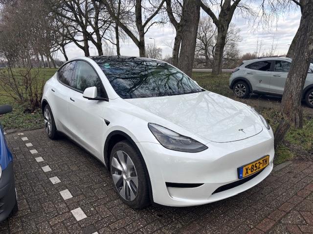 Tesla Model Y 2024 RWD Trekhaak, Auto's, Tesla, Particulier, Model Y, Elektrisch, SUV of Terreinwagen, Automaat, Origineel Nederlands