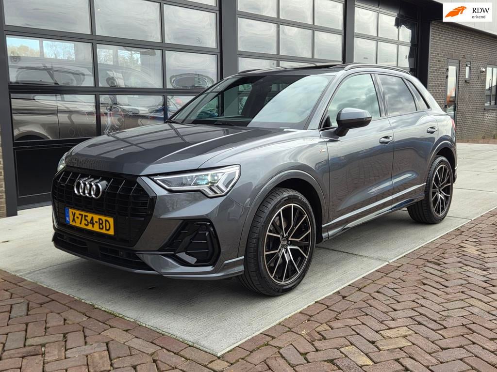 Audi Q3 40 TFSI quattro S Line edition one | Pano | Virtual, Automaat, Gebruikt, Bedrijf, Vierwielaandrijving