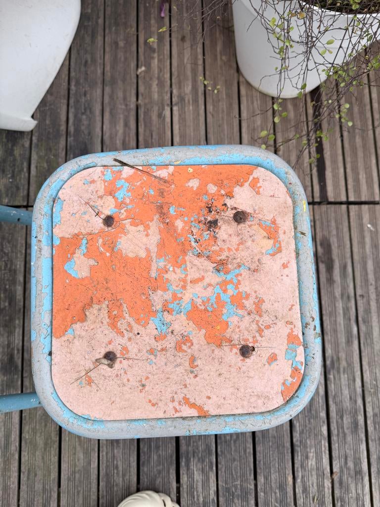 Set van 2 Brocante Vintage Metalen Krukjes - Blauw/Oranje, Gebruikt, Vintage, Vintage, IJzer