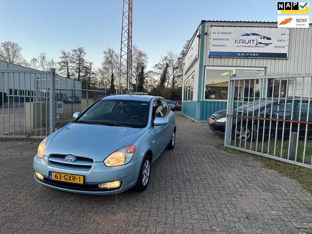 Hyundai Accent 1.4i Dynamic Joy AIRCO! APK 12-2026!, Auto's, Voorwielaandrijving, Accent, Gebruikt, 4 cilinders