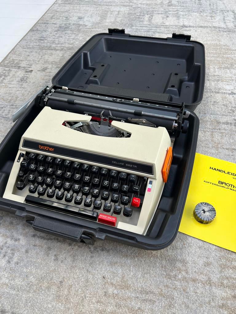 Brother 662 TR Deluxe typemachine draagbaar vintage., Diversen, Typemachines, Ophalen, Zo goed als nieuw